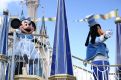 minnie mouse and goofy at disney parade