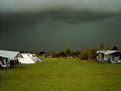 Een rolwolk boven de camping